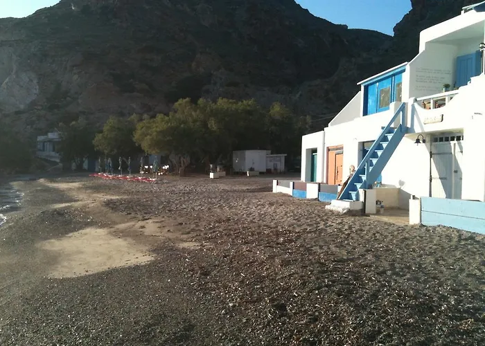 Paradiso Plaka (Milos)