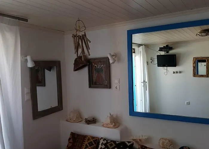 Paradiso Plaka (Milos)